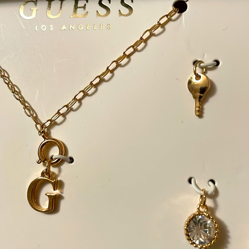 💎GUESS® Gorgeous Rose Gold Plated Necklace w/Crystals Stunning Charms💎